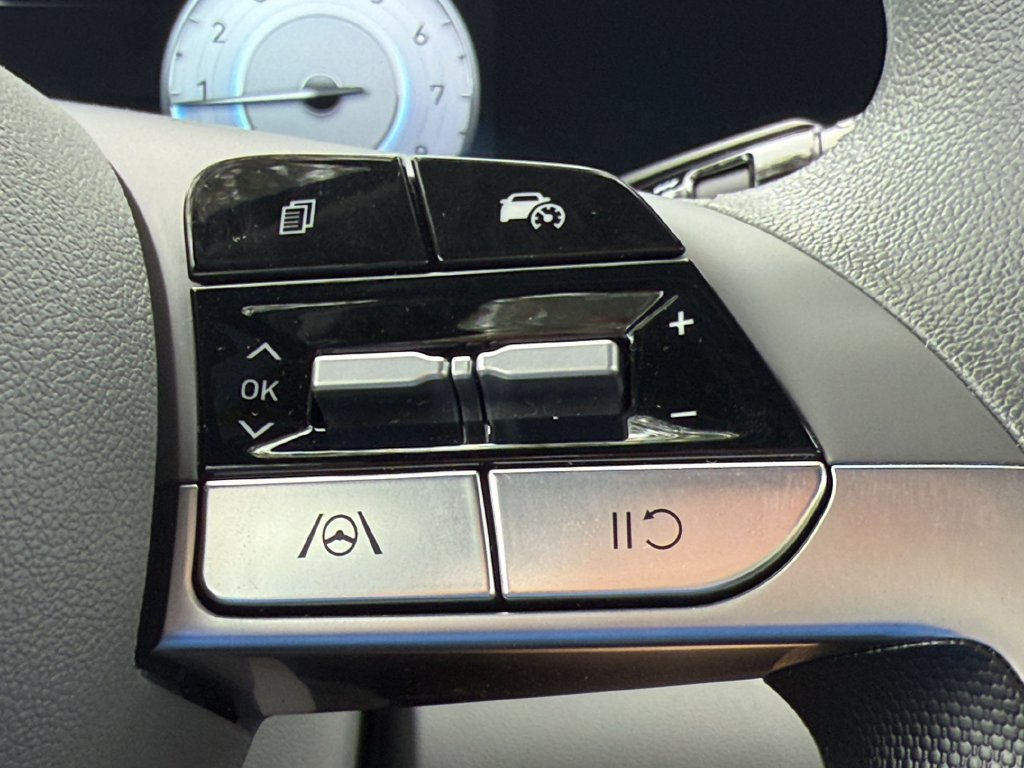 Used 2024 Hyundai Elantra SEL FWD image 24