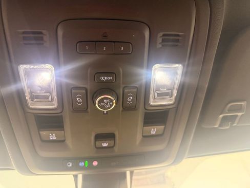Used 2021 Chevrolet Tahoe Premier AWD/4WD image 20