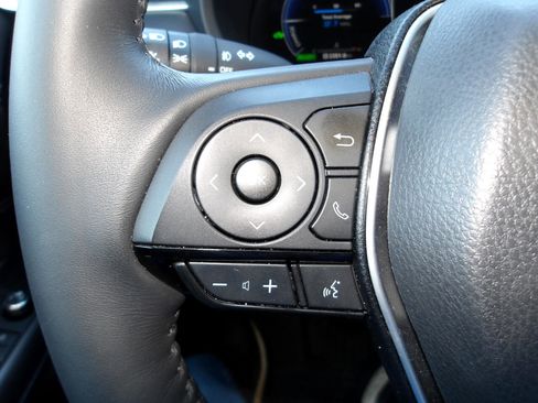 Used 2023 Toyota Venza Limited image 16