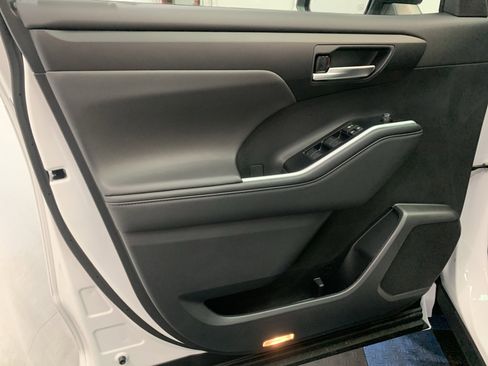 New 2026 Toyota Highlander XSE image 9