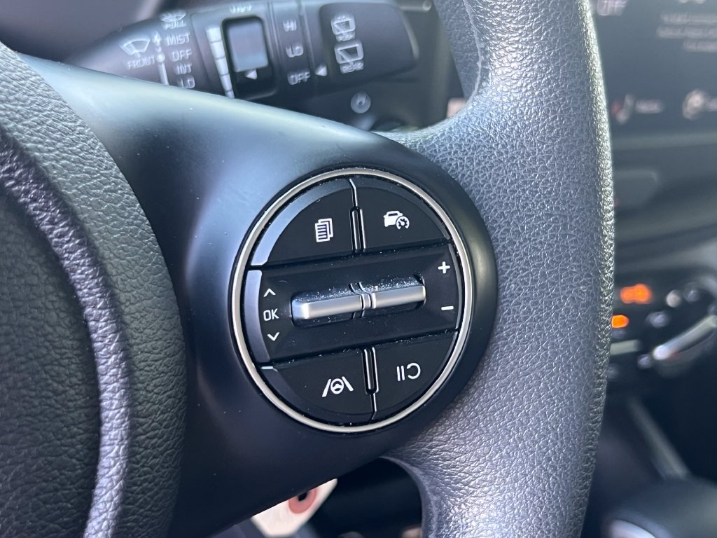 Used 2025 Kia Soul LX w/ LX Technology Package FWD image 21