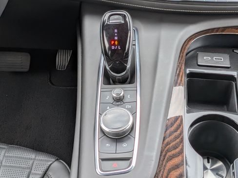 Certified 2022 Cadillac Escalade Premium Luxury Platinum w/ Heavy-Duty Trailer Package AWD/4WD image 21
