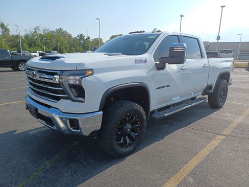 Used 2024 Chevrolet Silverado 3500 LTZ w/ LTZ Convenience Package AWD/4WD image 3