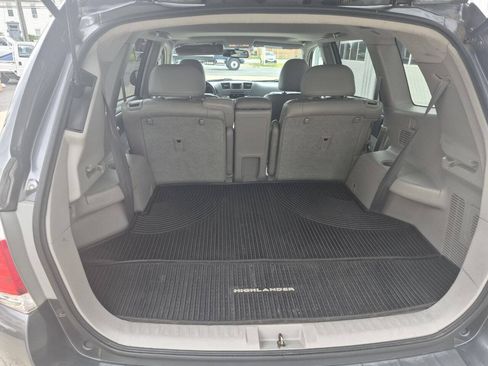 Used 2011 Toyota Highlander SE w/ Tow Pkg AWD/4WD image 15