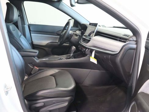 Used 2024 Jeep Compass Latitude image 18