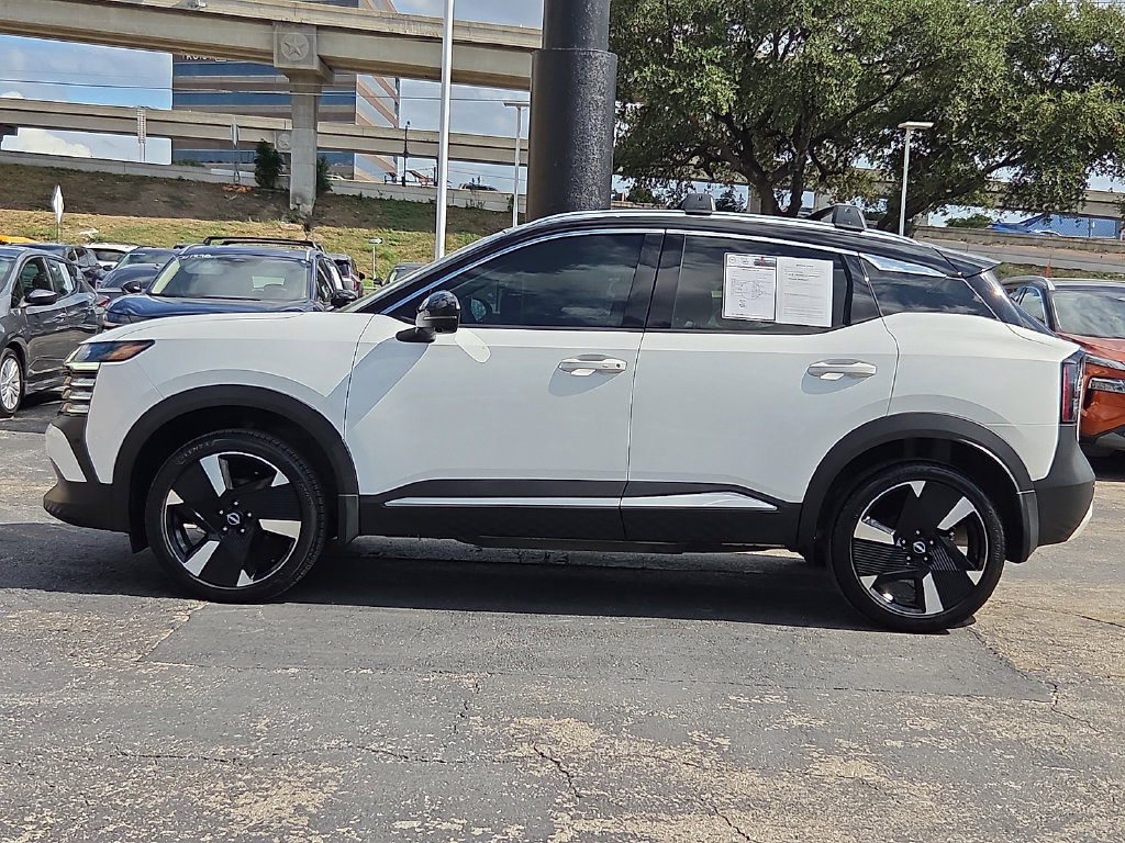 Used 2026 Nissan Kicks SR w/ SR Premium Package FWD image 3