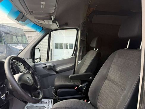 Used 2014 Mercedes-Benz Sprinter 2500 image 20