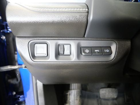 Used 2023 GMC Acadia SLT w/ Elevation Edition image 13