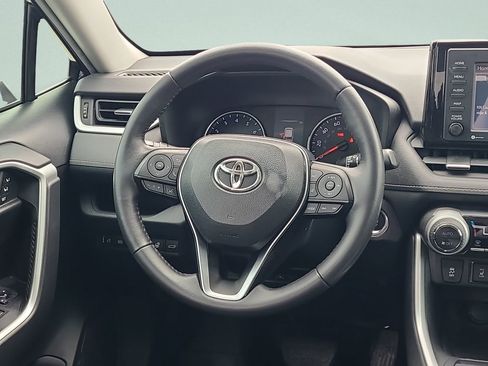 Used 2020 Toyota RAV4 XLE Premium FWD image 12