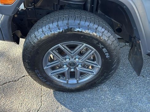 Used 2020 Jeep Gladiator Sport w/ Quick Order Package 24S image 28