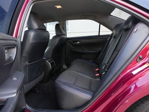 Used 2016 Toyota Camry SE image 16