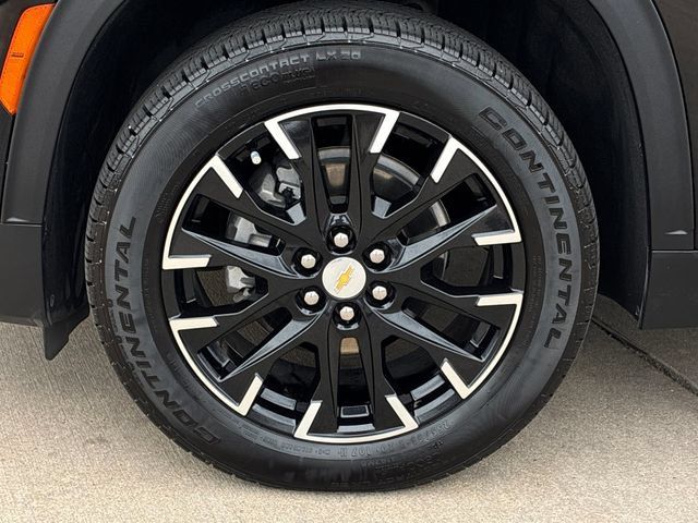Used 2025 Chevrolet Traverse LT w/ Sun and Wheel Package FWD image 32