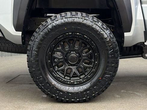Used 2025 Toyota Tacoma TRD Off-Road image 11