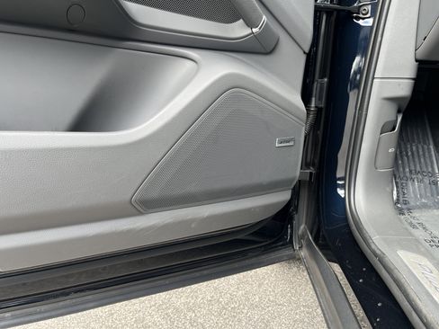 Certified 2022 Porsche Cayenne Platinum Edition image 16