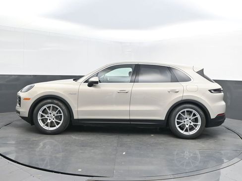New 2025 Porsche Cayenne E-Hybrid AWD/4WD image 2