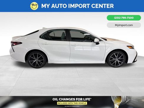 Used 2021 Toyota Camry SE image 8