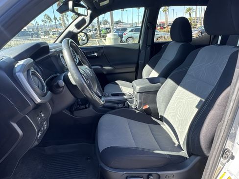 Used 2021 Toyota Tacoma TRD Sport w/ Technology Package image 10