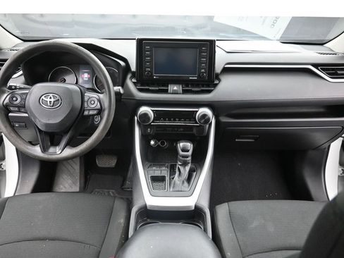 Used 2021 Toyota RAV4 LE FWD image 12