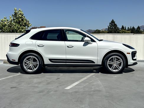 Certified 2026 Porsche Macan AWD/4WD image 9