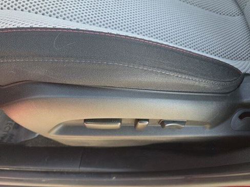 Used 2011 Chevrolet Equinox LT w/ Driver Convenience Package image 16