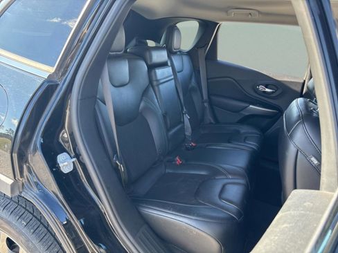 Used 2019 Jeep Cherokee Latitude Plus image 37