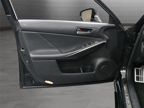 Used 2022 Lexus IS 350 F Sport image 11