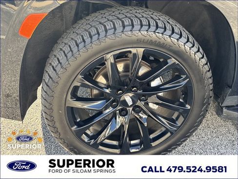 Used 2022 Cadillac Escalade ESV Luxury w/ LPO, Illumination Package image 15