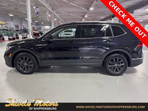Used 2024 Volkswagen Tiguan SE image 2