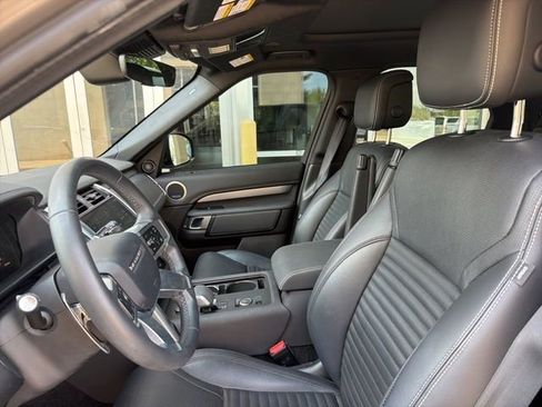 Used 2024 Land Rover Discovery Dynamic SE AWD/4WD image 9