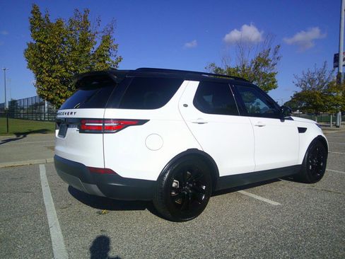 Used 2018 Land Rover Discovery HSE image 28