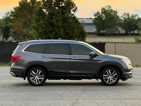 Used 2017 Honda Pilot Touring image 7