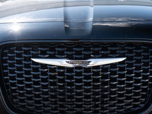Used 2019 Chrysler 300 S w/ S Model Appearance Package RWD image 11