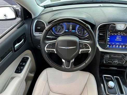 Used 2016 Chrysler 300 C image 26