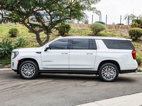 Used 2024 GMC Yukon XL Denali w/ Advanced Technology Package AWD/4WD image 2