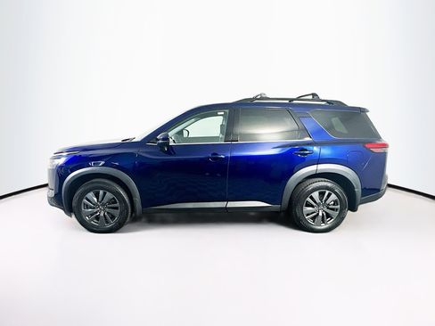 Used 2024 Nissan Pathfinder SV image 4