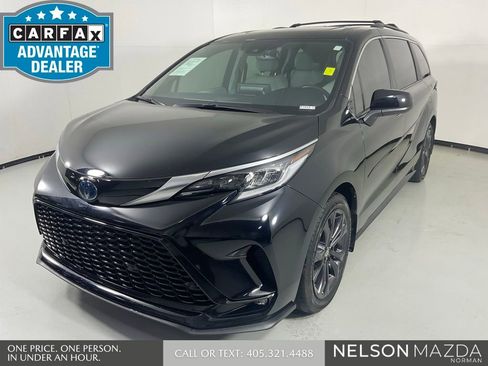 Used 2024 Toyota Sienna XSE FWD image 1