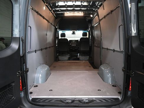 Used 2024 Mercedes-Benz Sprinter 2500 w/ Acoustic Package image 25