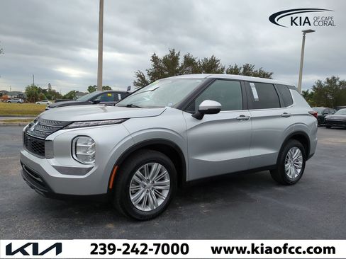 Used 2024 Mitsubishi Outlander ES image 9