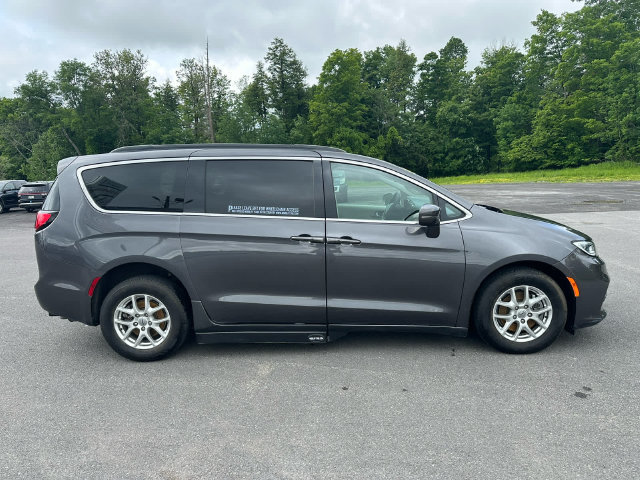 Used 2022 Chrysler Pacifica Touring-L FWD image 6