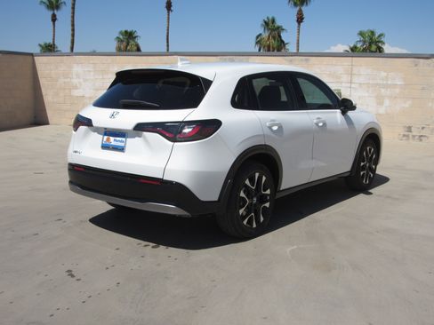 New 2026 Honda HR-V EX-L image 4