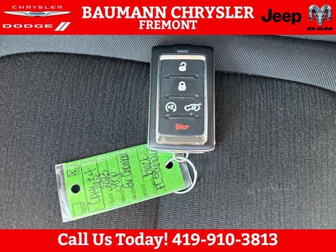 Used 2023 Jeep Grand Cherokee Laredo w/ Luxury Tech Group I AWD/4WD image 29