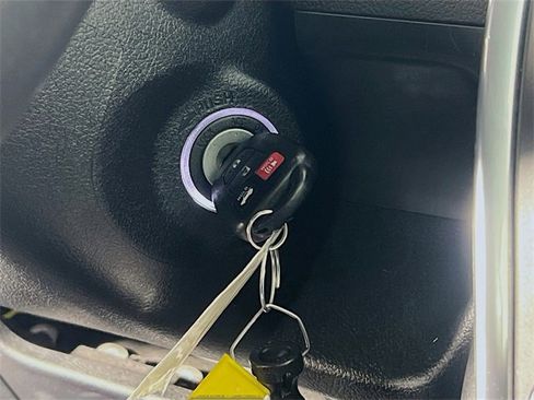 Used 2017 Toyota Camry SE image 18