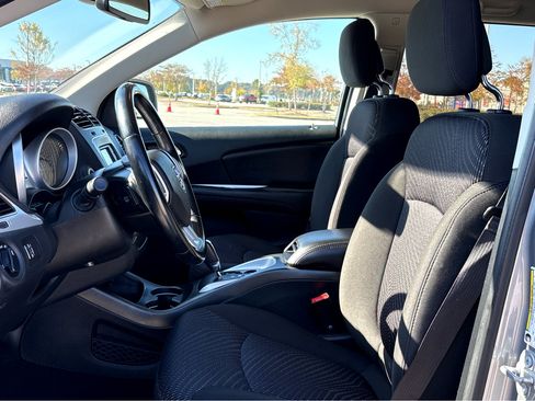 Used 2020 Dodge Journey SE w/ SE Popular Equipment Group image 18