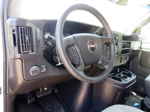 Used 2015 GMC Savana 2500 RWD image 7