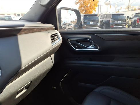 Used 2023 Chevrolet Suburban Z71 w/ Luxury Package image 23