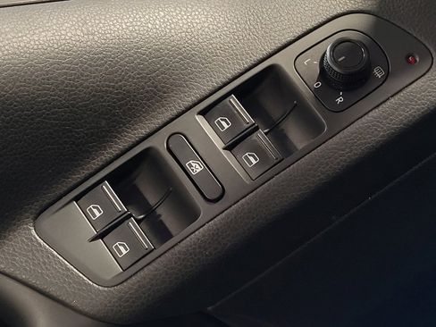 Used 2017 Volkswagen Tiguan S AWD/4WD image 27
