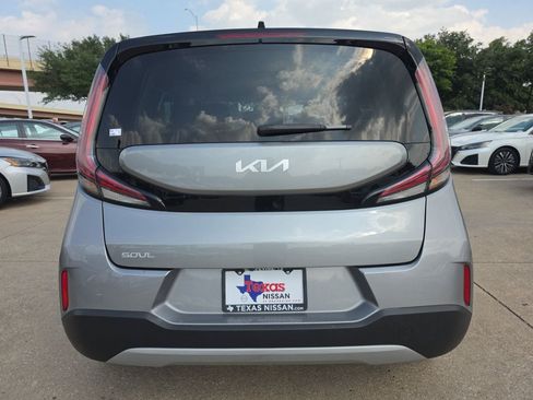 Used 2025 Kia Soul LX w/ LX Technology Package FWD image 5