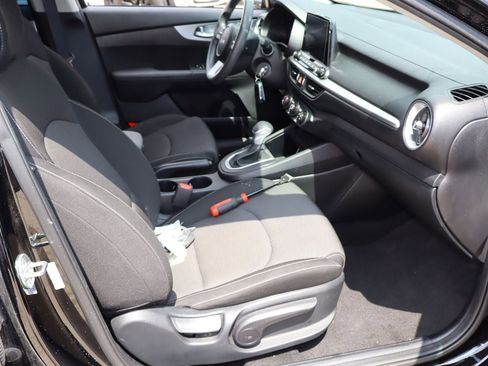 Used 2024 Kia Forte LXS w/ LXS Technology Package FWD image 15