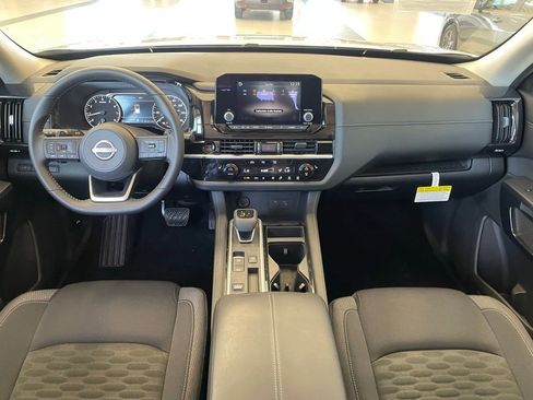 Certified 2025 Nissan Pathfinder SV w/ Black Appearance Package FWD image 10