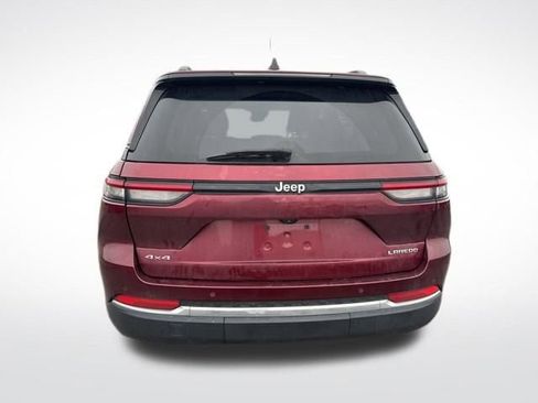 Used 2023 Jeep Grand Cherokee Laredo image 4